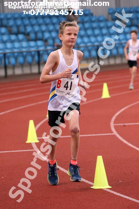 Boys under-13s 3 stage relay, Northern Senior 6 and 4 and Junior Stage Road Relays, SportsCity, Manchester. Photo:  David T. Hewitson/Sports for All Pics